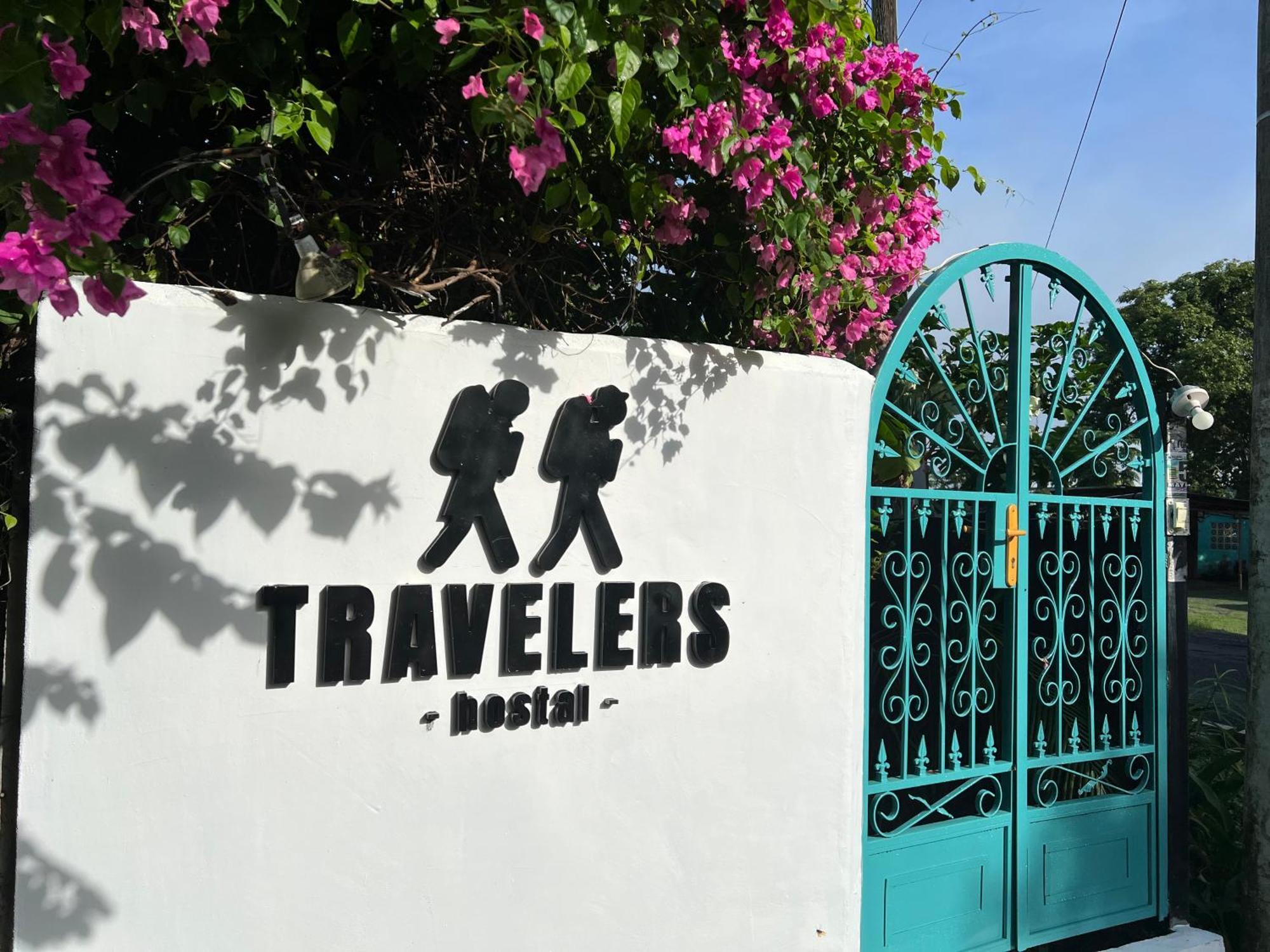 Hostel Travelers Santiago Exterior foto